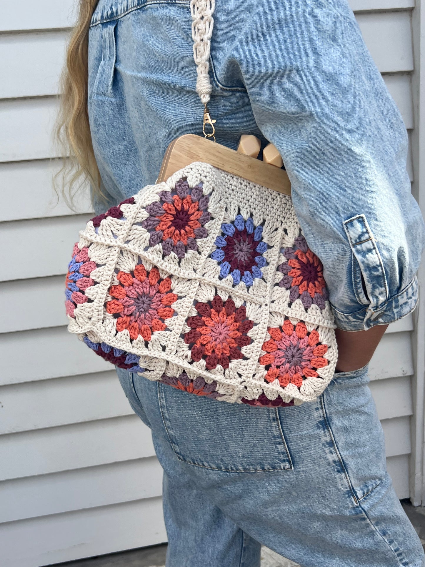 Crochet Purse with Wooden Kiss Lock. Black